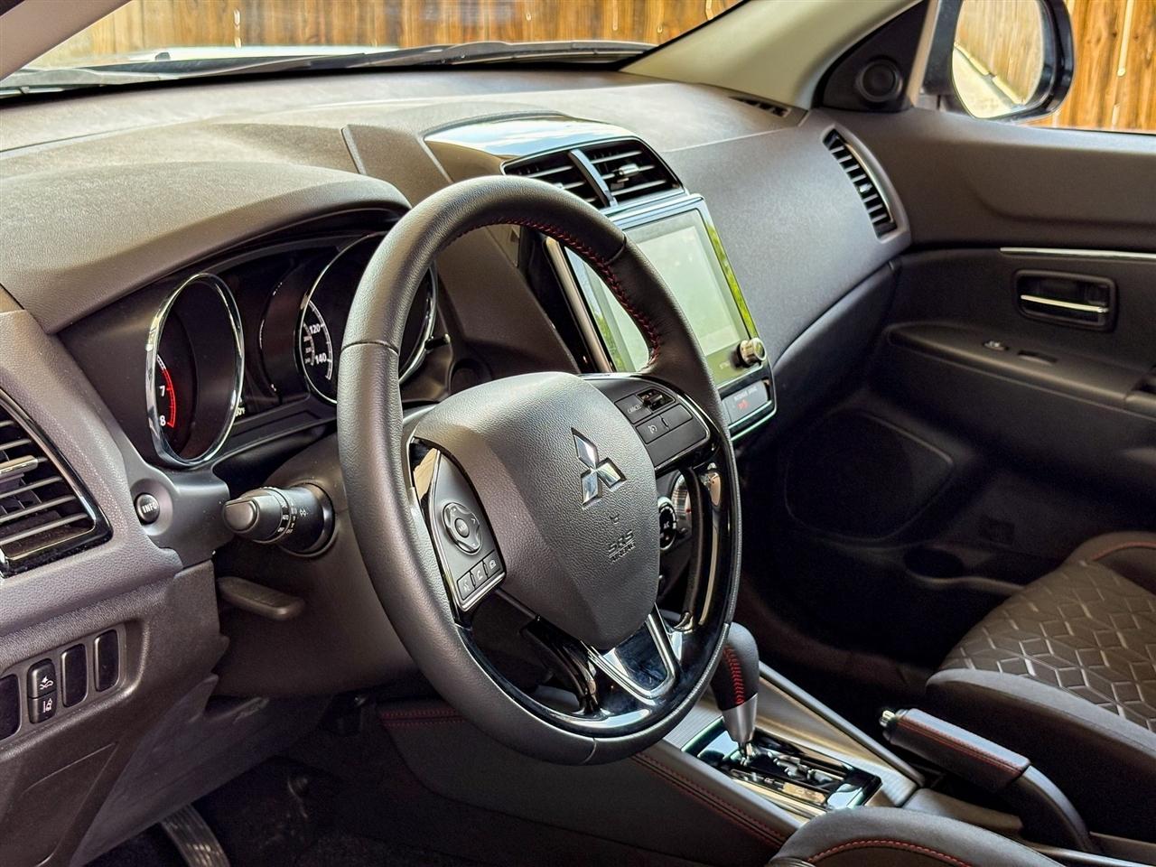 Mitsubishi Outlander Sport  2024