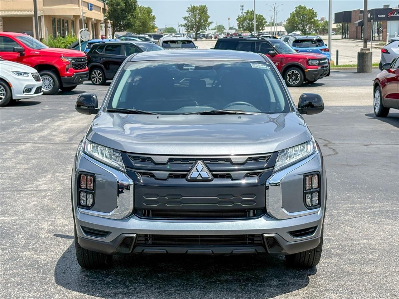 Mitsubishi Outlander Sport  2024