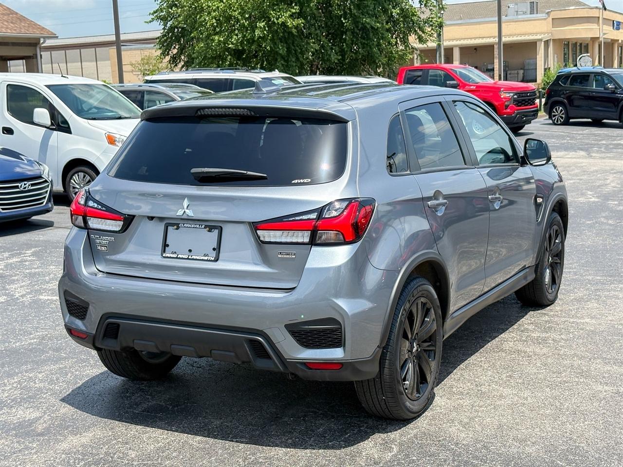 Mitsubishi Outlander Sport  2024