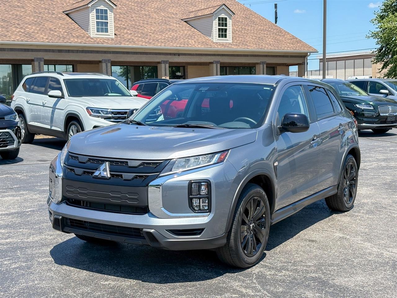 Mitsubishi Outlander Sport  2024