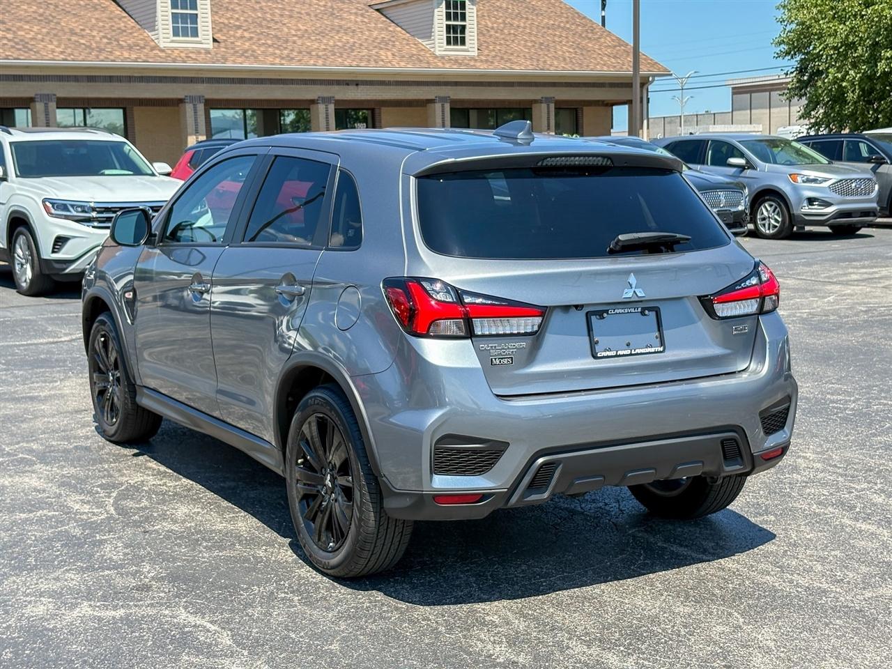 Mitsubishi Outlander Sport  2024