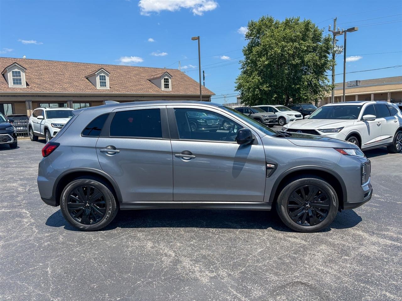 Mitsubishi Outlander Sport  2024