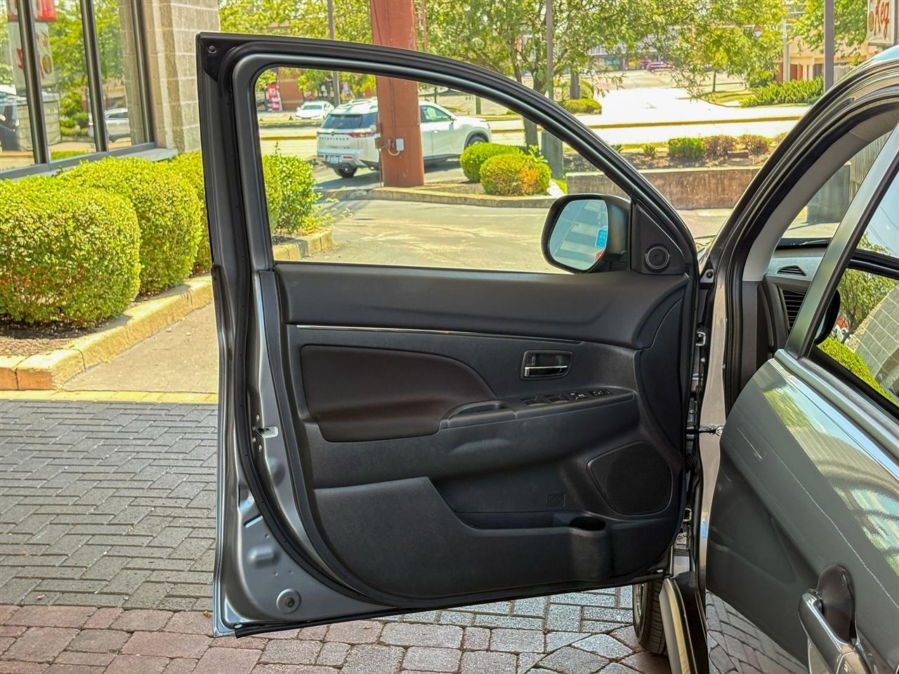 Mitsubishi Outlander Sport  2024