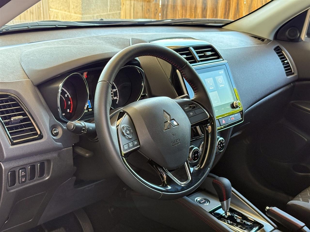 Mitsubishi Outlander Sport  2024