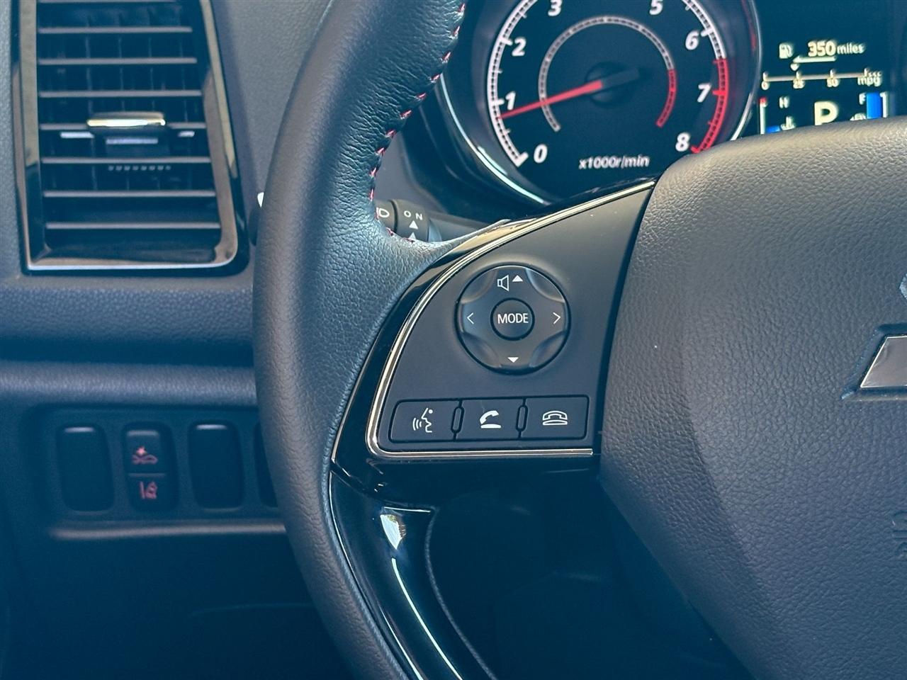 Mitsubishi Outlander Sport  2024