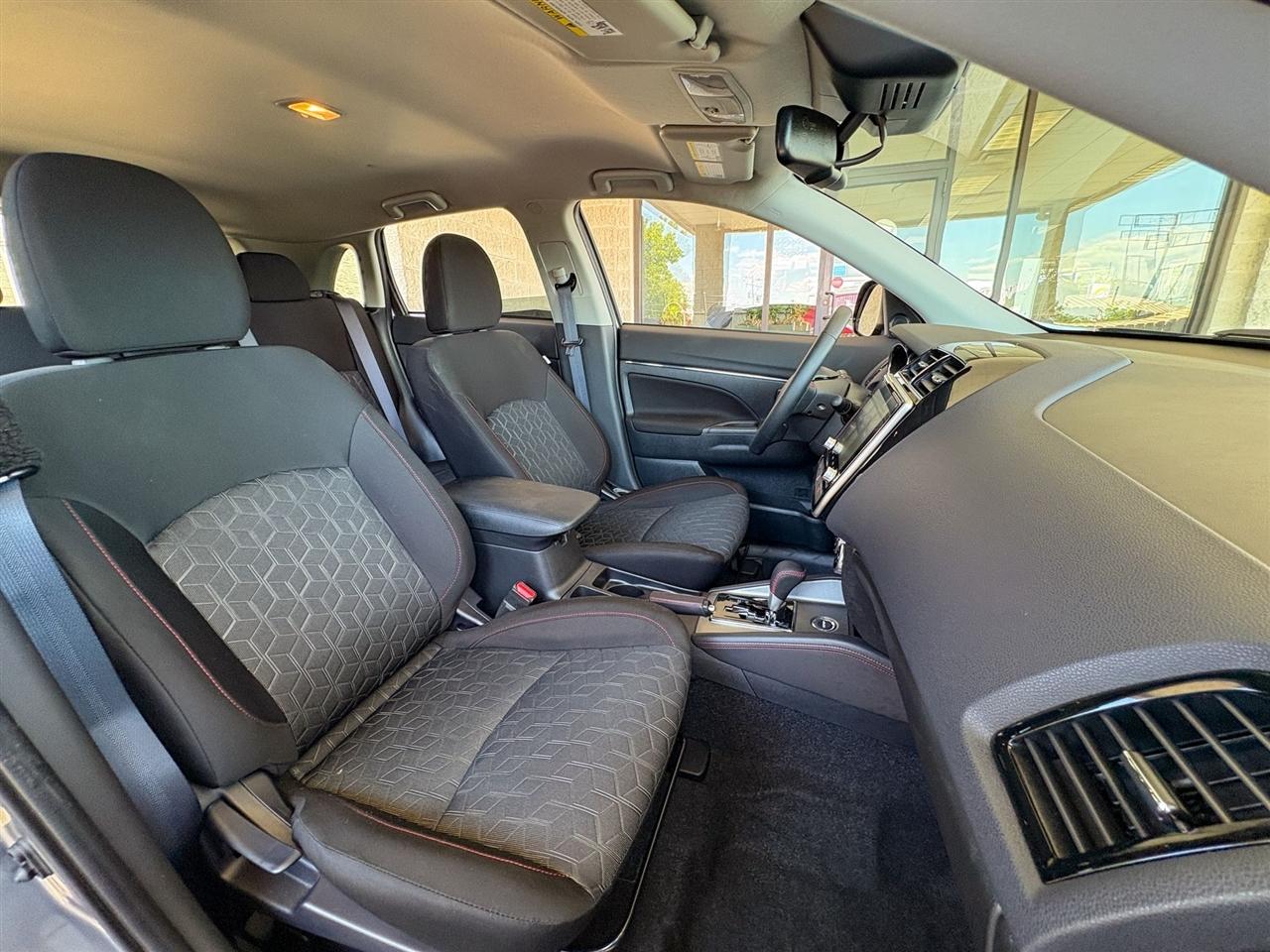 Mitsubishi Outlander Sport  2024
