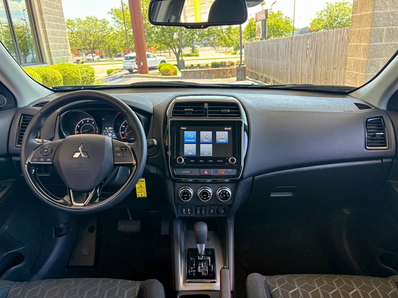 Mitsubishi Outlander Sport  2024