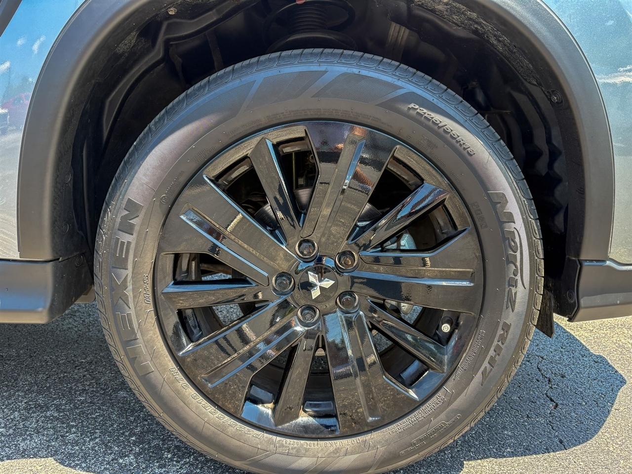 Mitsubishi Outlander Sport  2024
