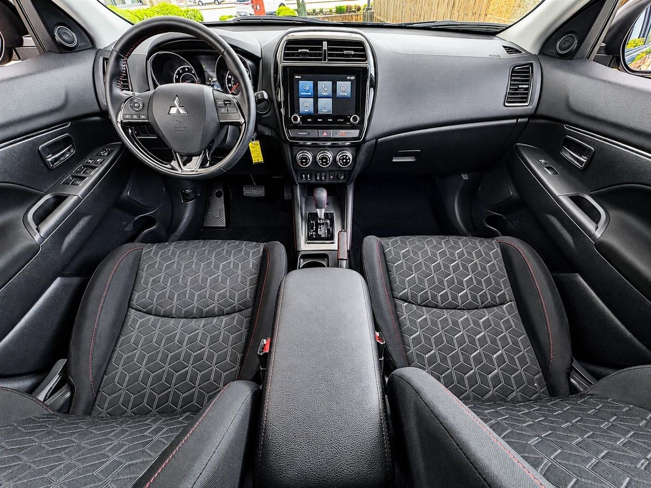 Mitsubishi Outlander Sport  2024