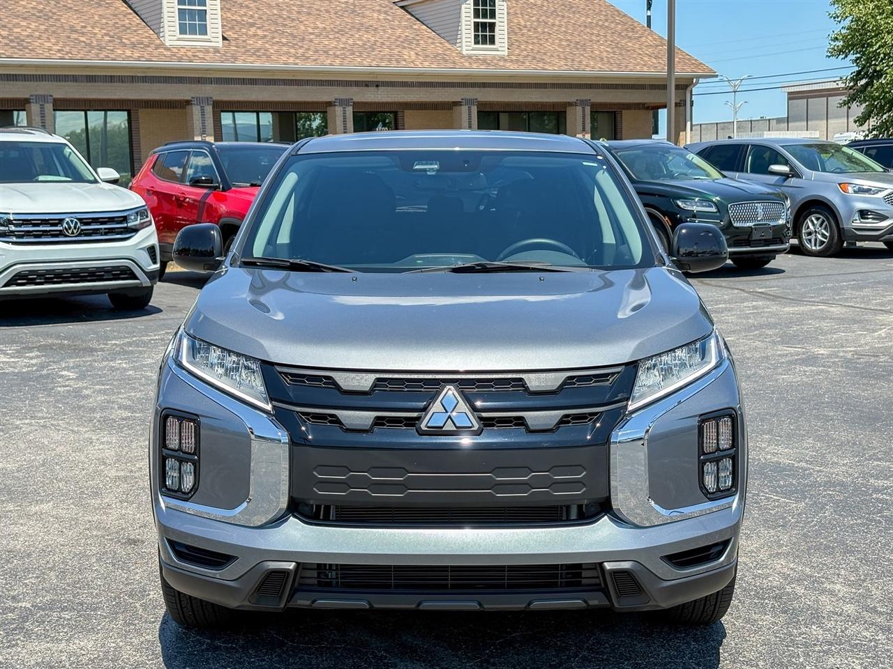 Mitsubishi Outlander Sport  2024