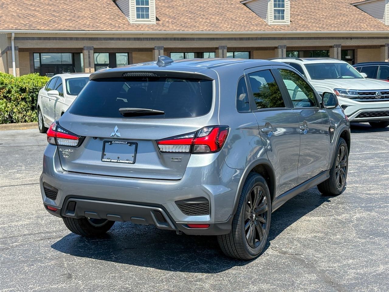Mitsubishi Outlander Sport  2024