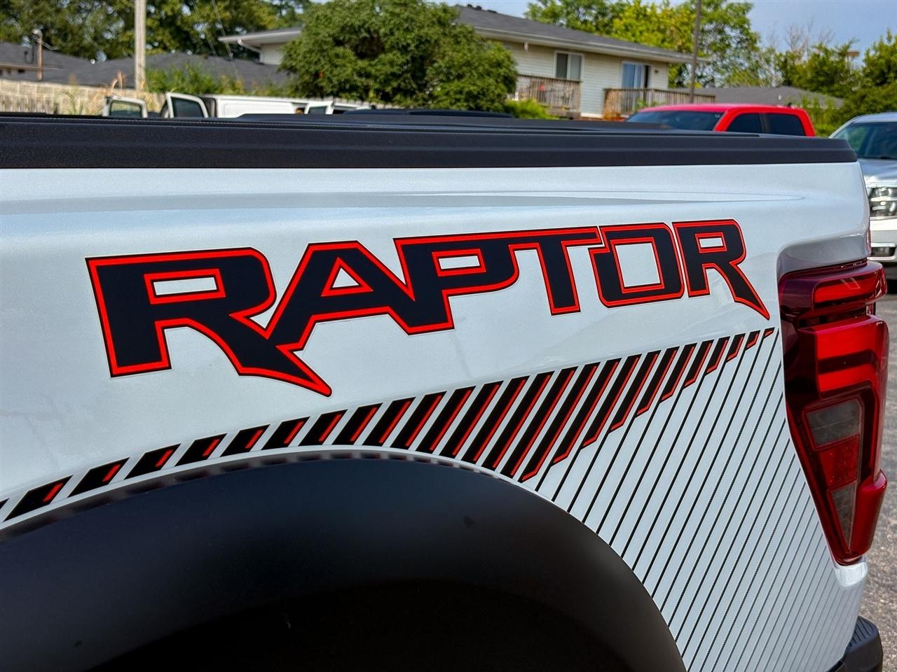 Ford F-150 Raptor SuperCrew 4WD 2025