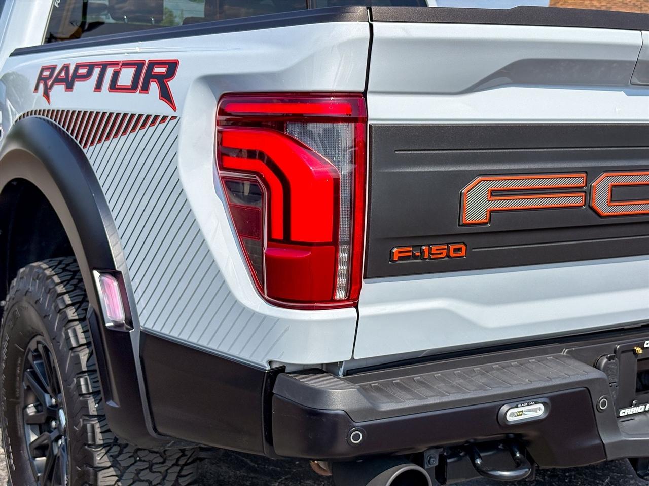 Ford F-150 Raptor SuperCrew 4WD 2025