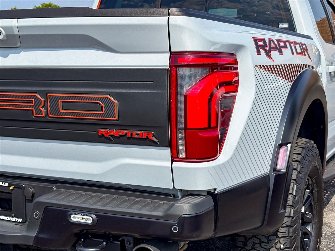 Ford F-150 Raptor SuperCrew 4WD 2025
