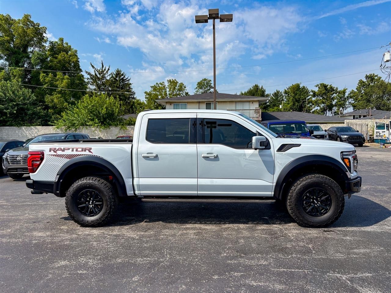 Ford F-150 Raptor SuperCrew 4WD 2025