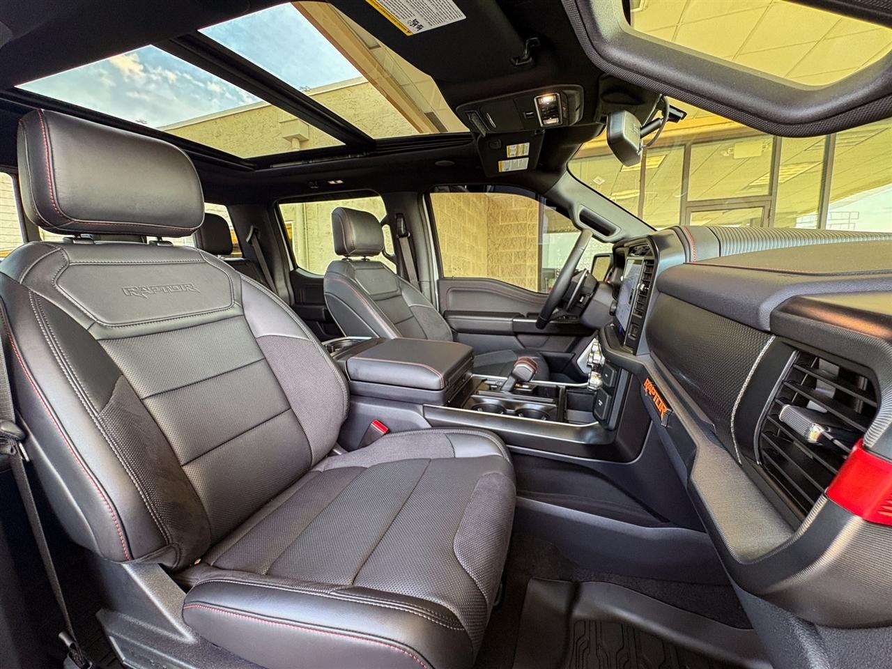 Ford F-150 Raptor SuperCrew 4WD 2025