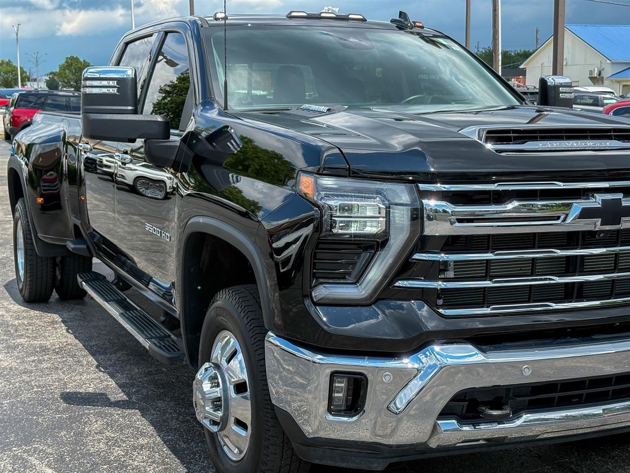 Chevrolet Silverado 3500HD LTZ Crew Cab DRW 4WD 2025