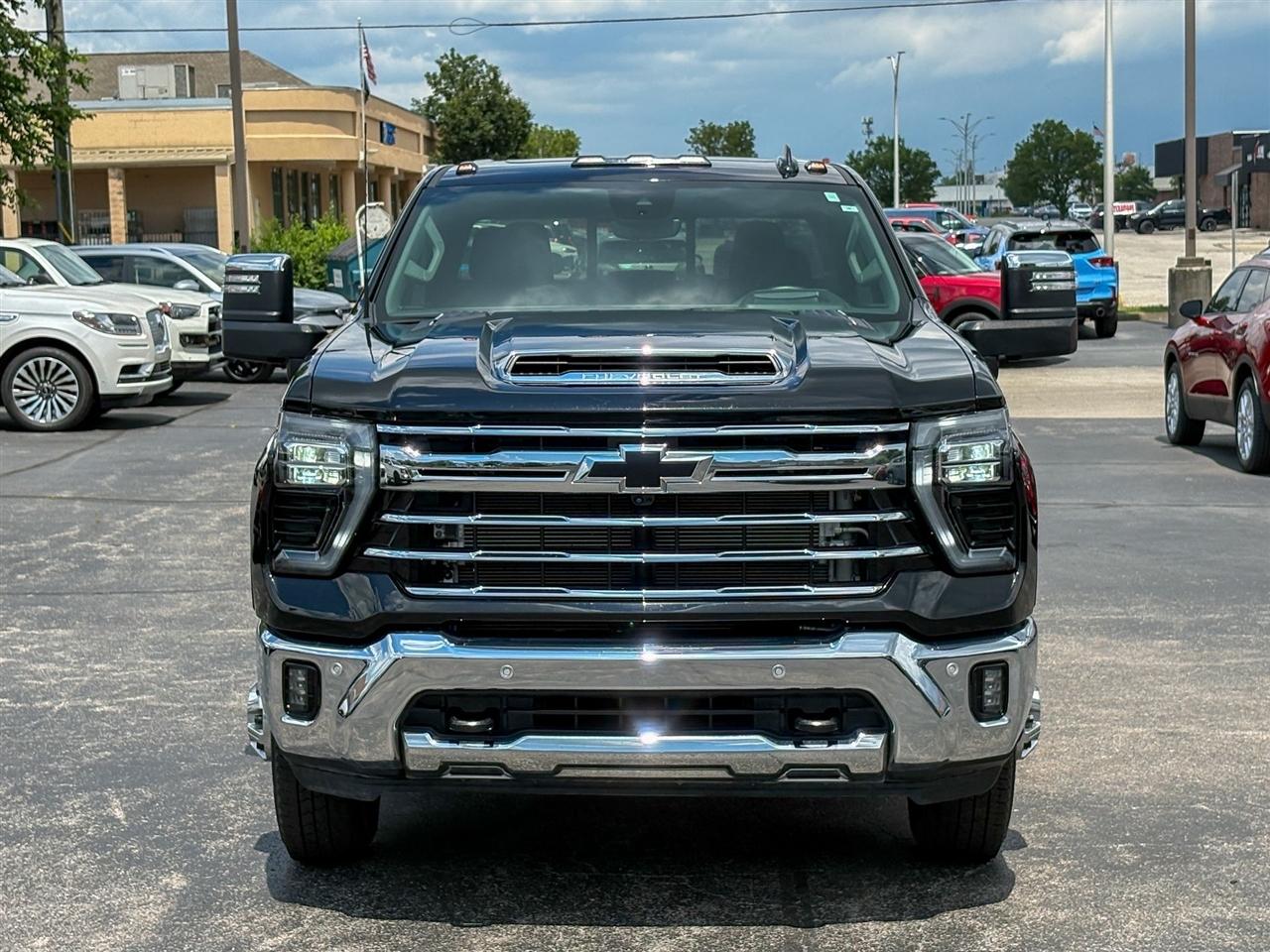 Chevrolet Silverado 3500HD LTZ Crew Cab DRW 4WD 2025