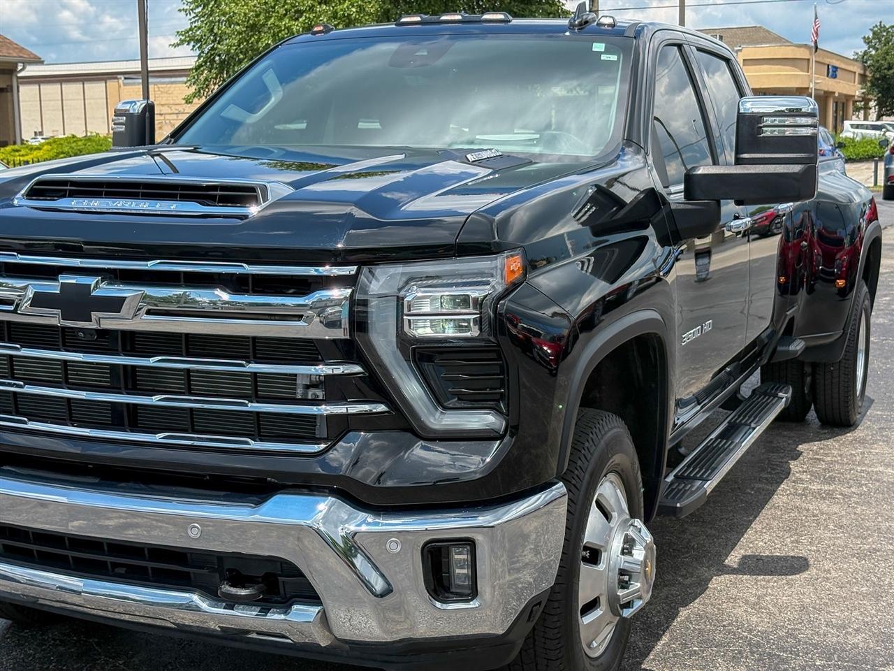 Chevrolet Silverado 3500HD LTZ Crew Cab DRW 4WD 2025