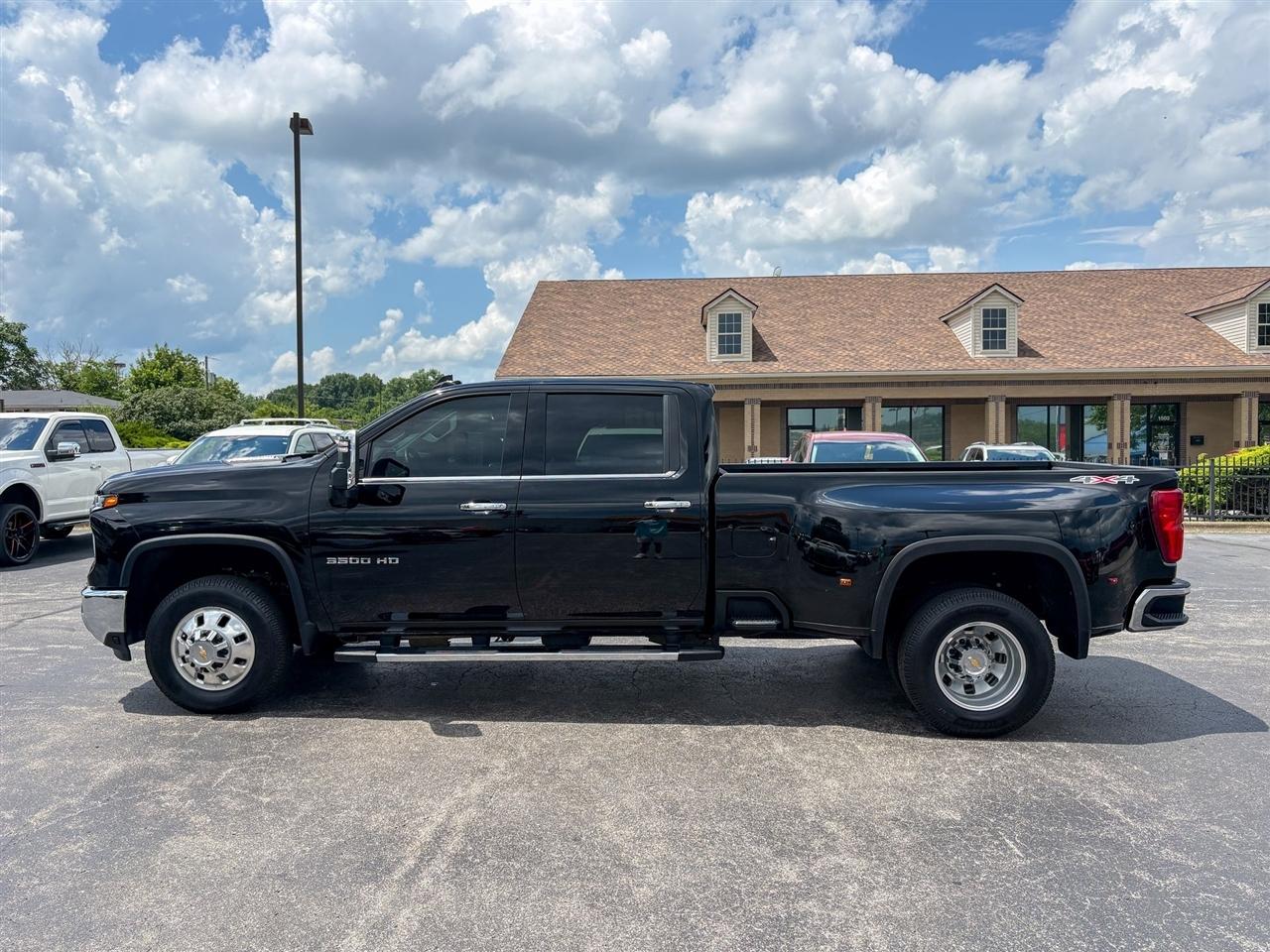 Chevrolet Silverado 3500HD LTZ Crew Cab DRW 4WD 2025