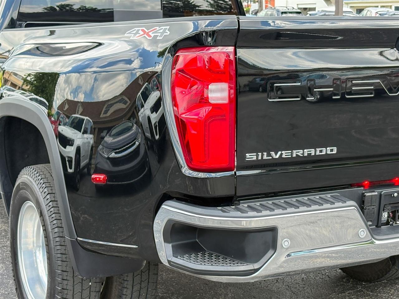 Chevrolet Silverado 3500HD LTZ Crew Cab DRW 4WD 2025