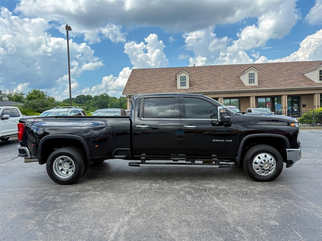 Chevrolet Silverado 3500HD LTZ Crew Cab DRW 4WD 2025