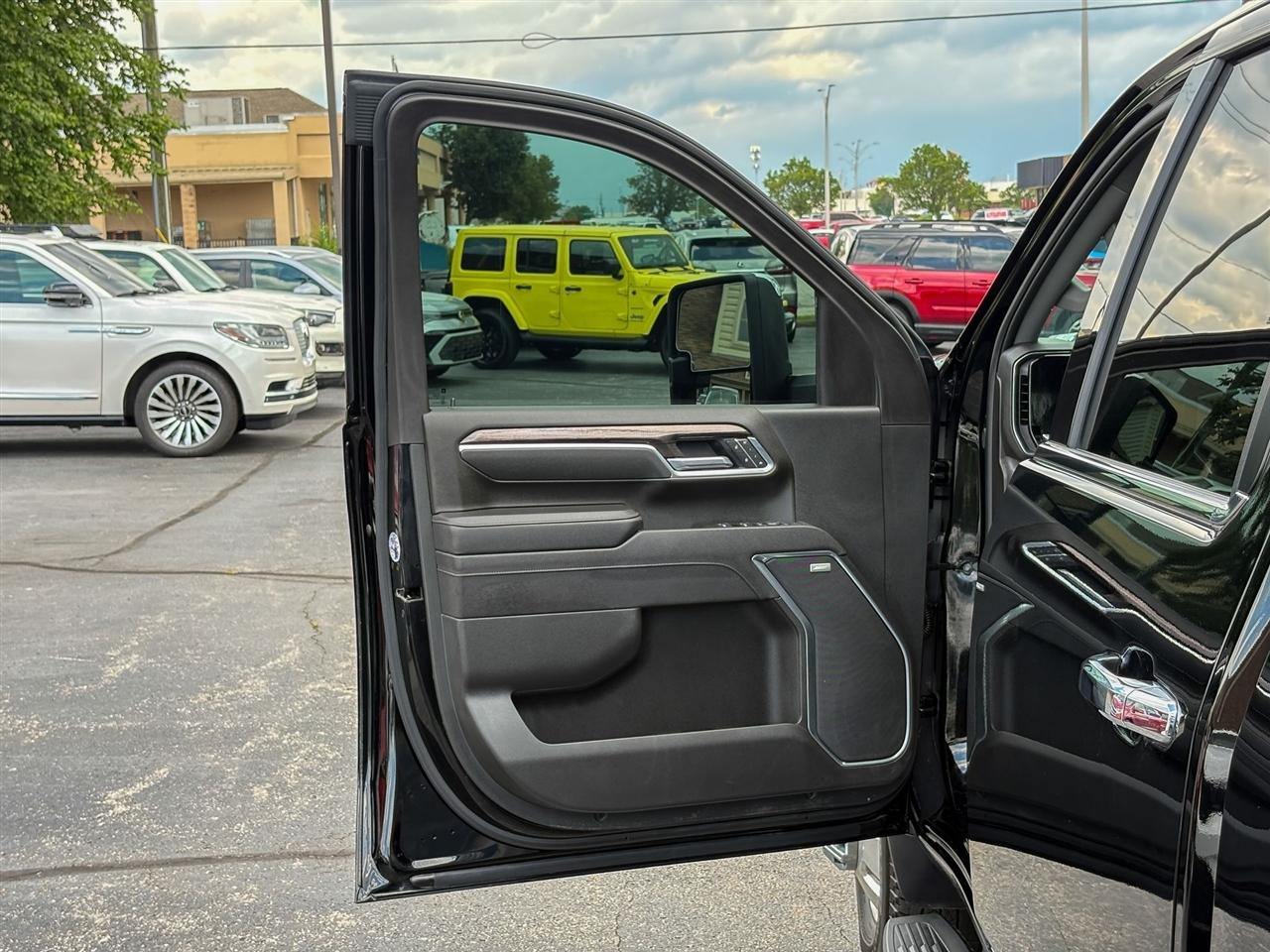Chevrolet Silverado 3500HD LTZ Crew Cab DRW 4WD 2025