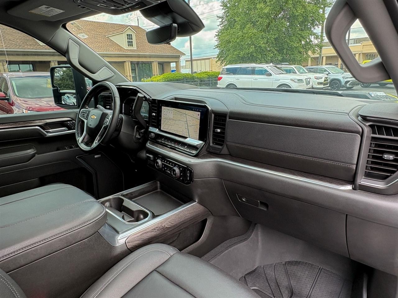 Chevrolet Silverado 3500HD LTZ Crew Cab DRW 4WD 2025