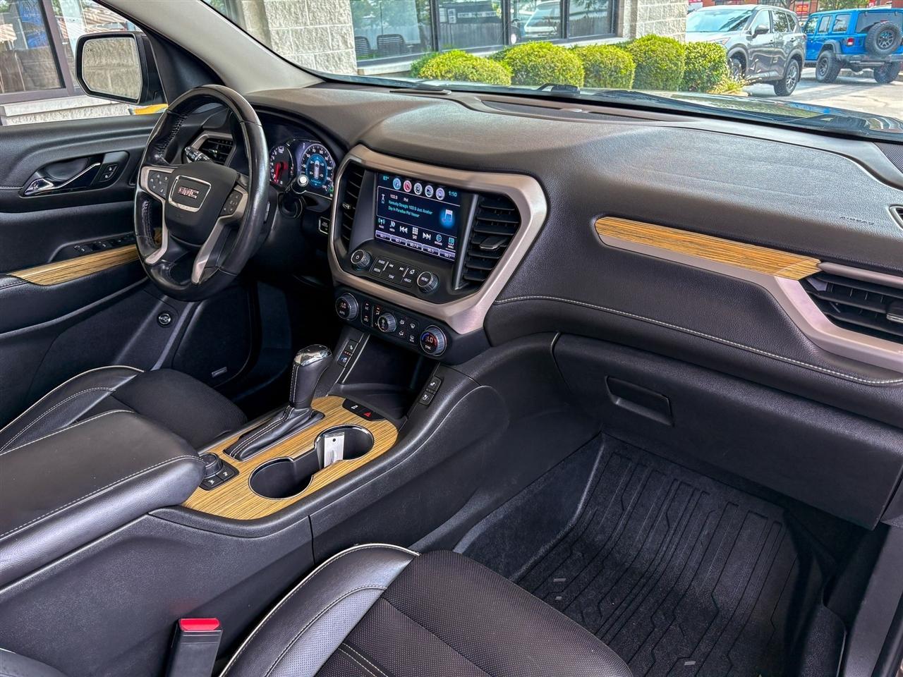 GMC Acadia Denali 2019