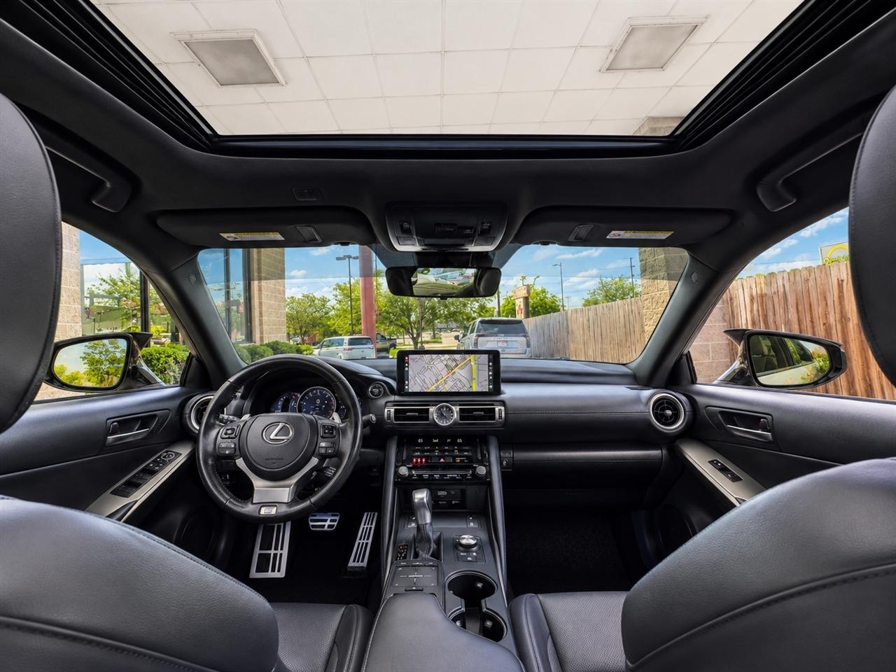 Lexus IS 350  2021