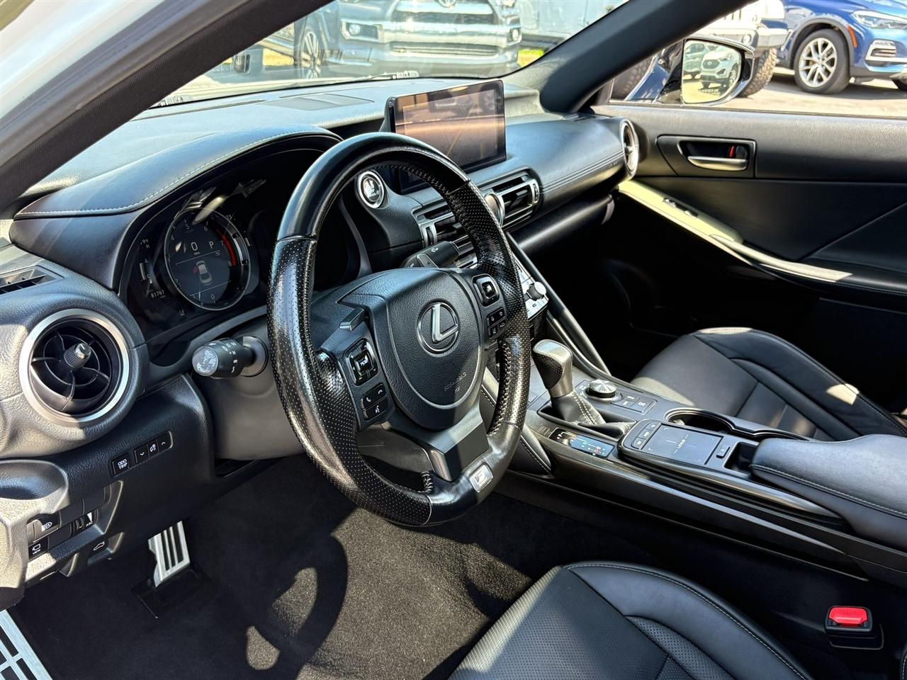 Lexus IS 350  2021
