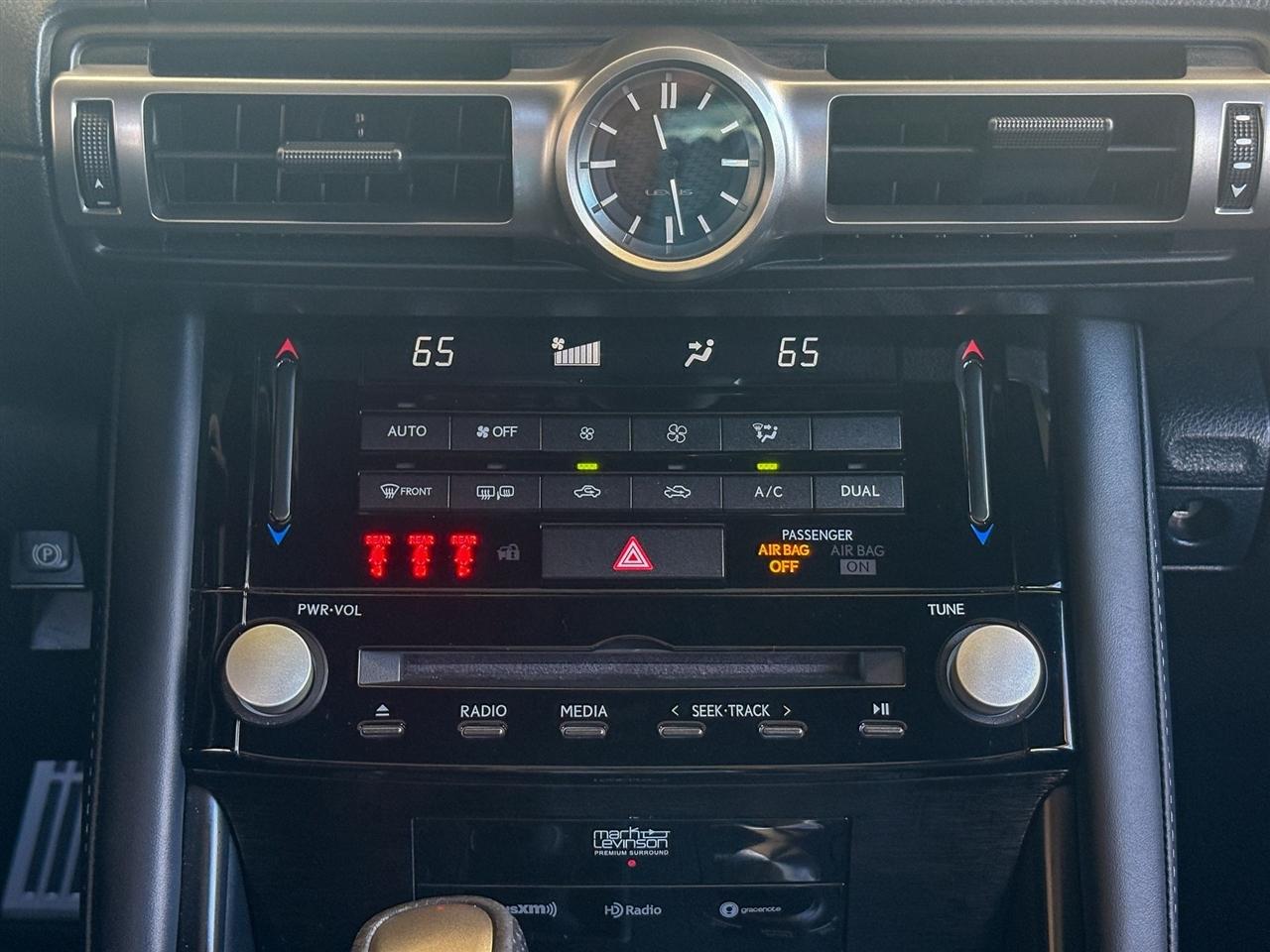 Lexus IS 350  2021