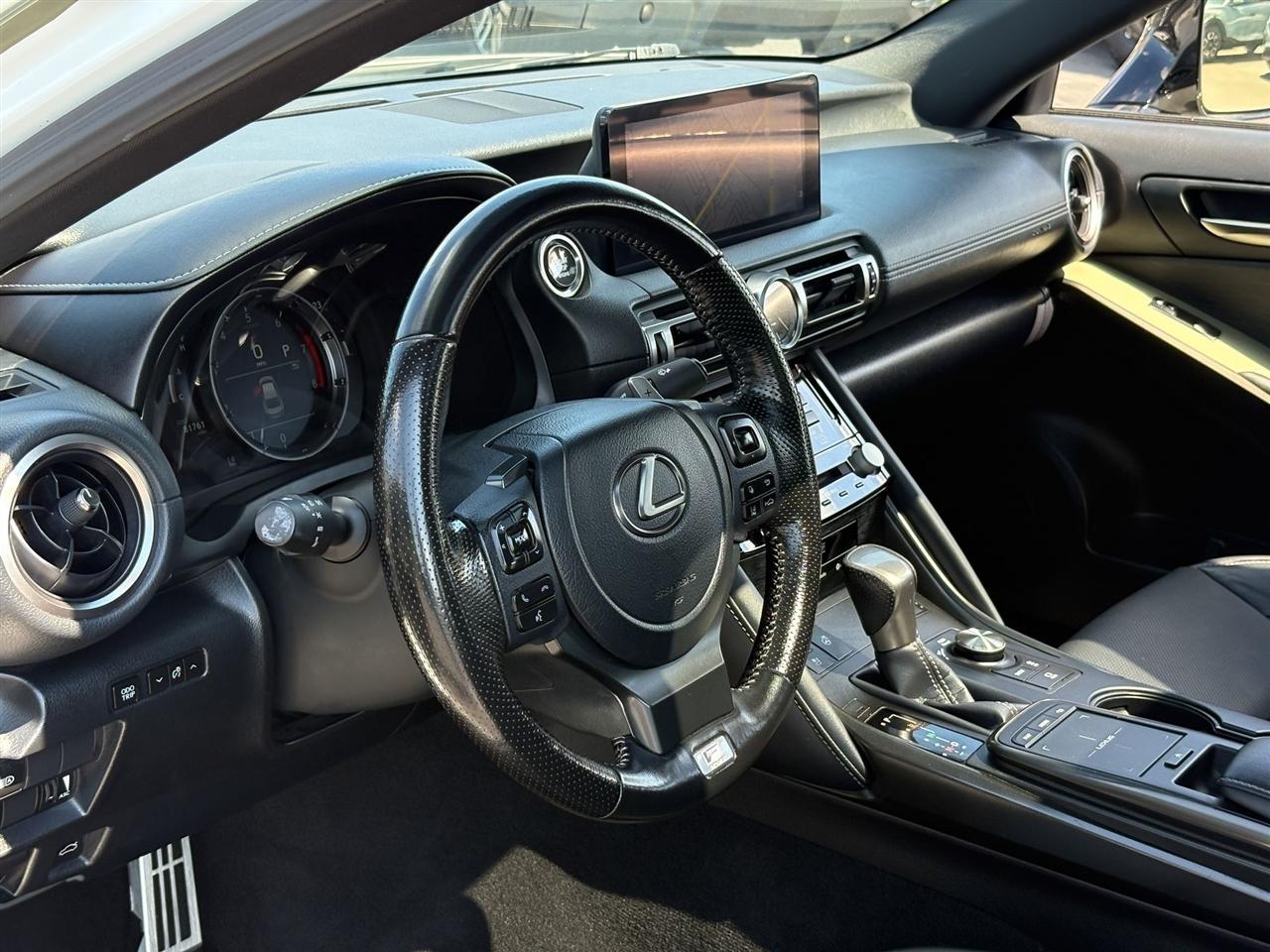 Lexus IS 350  2021