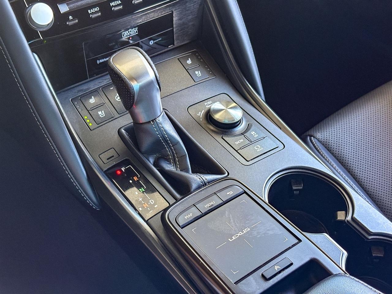 Lexus IS 350  2021