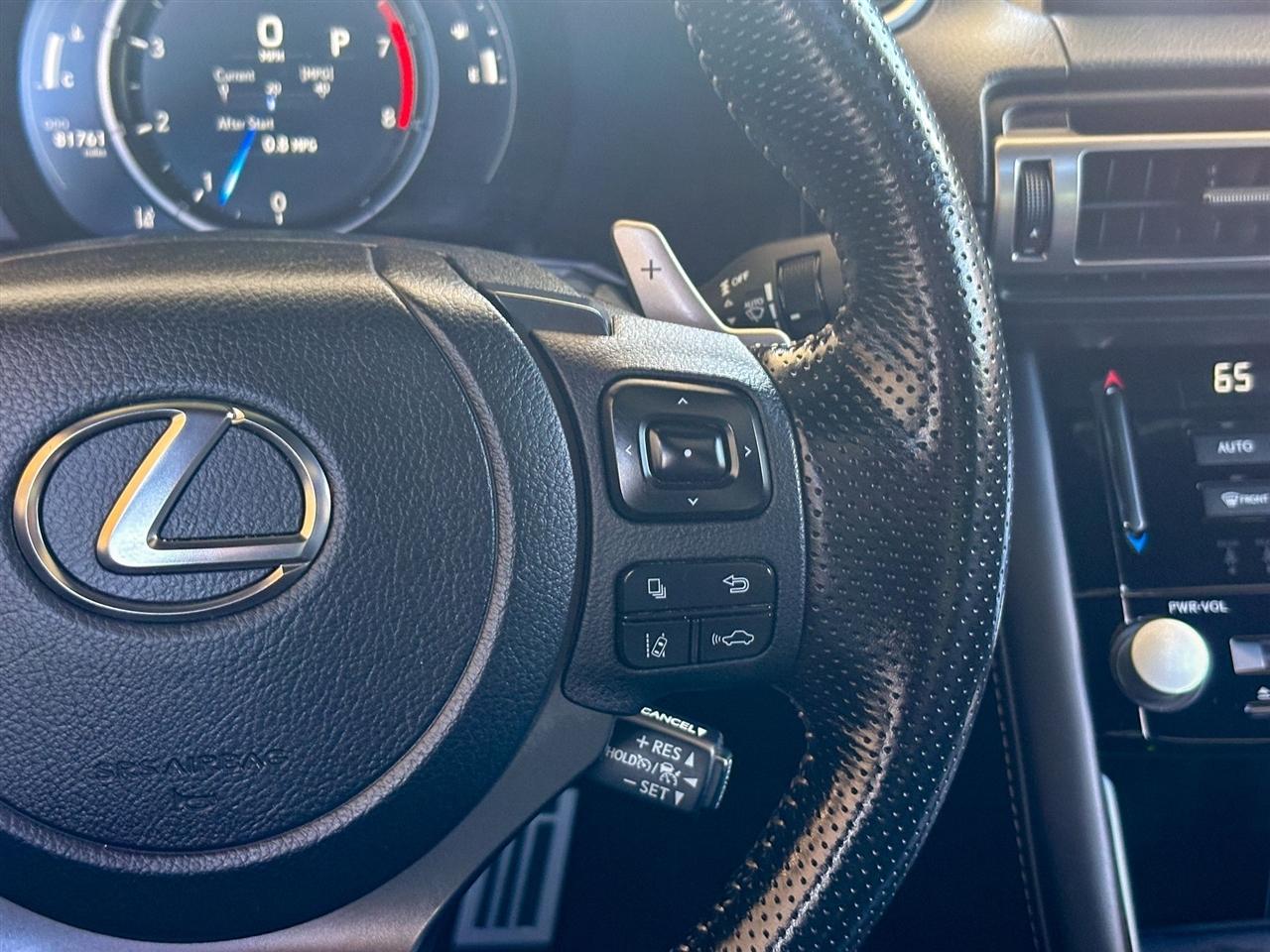 Lexus IS 350  2021