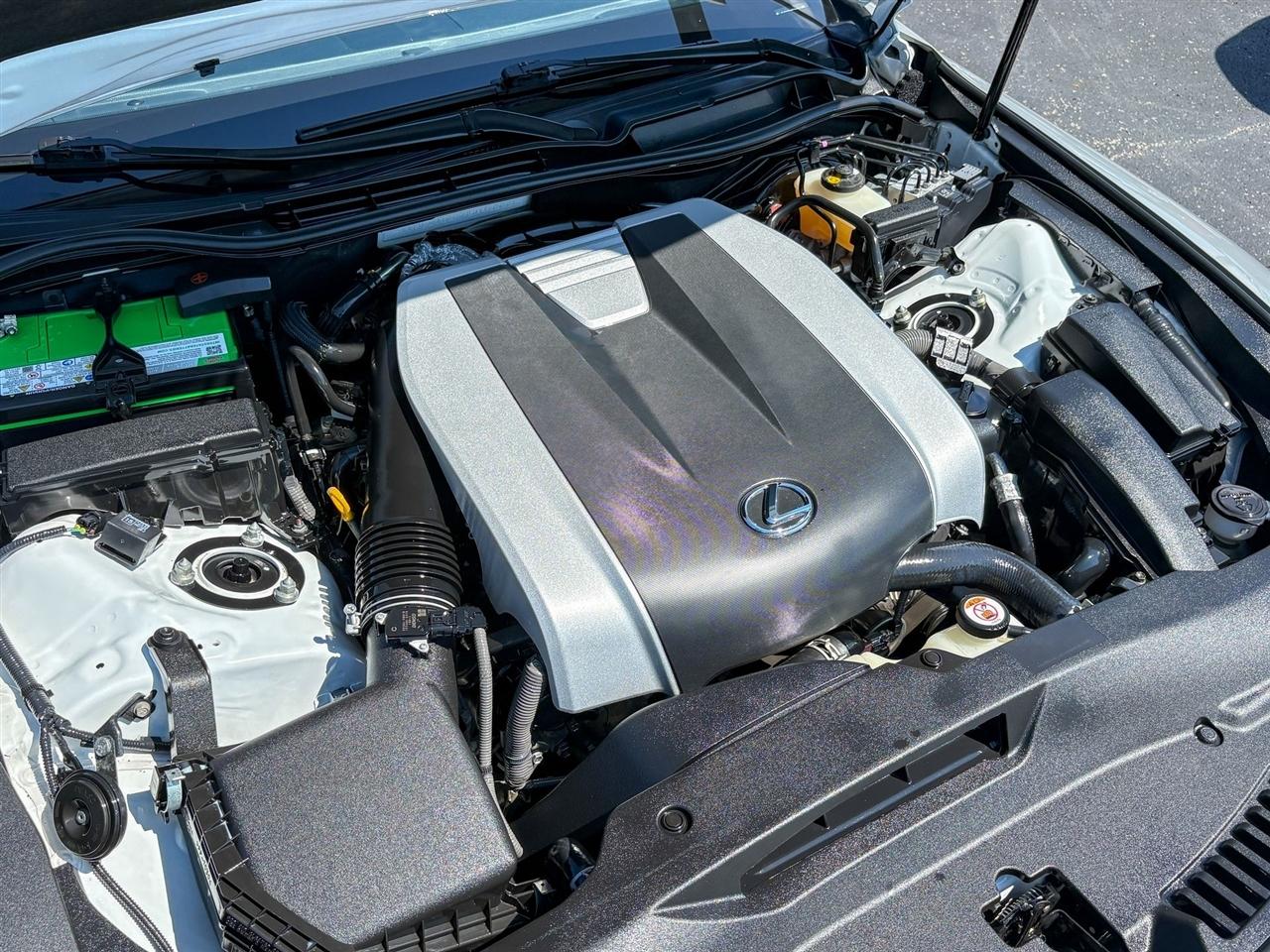 Lexus IS 350  2021