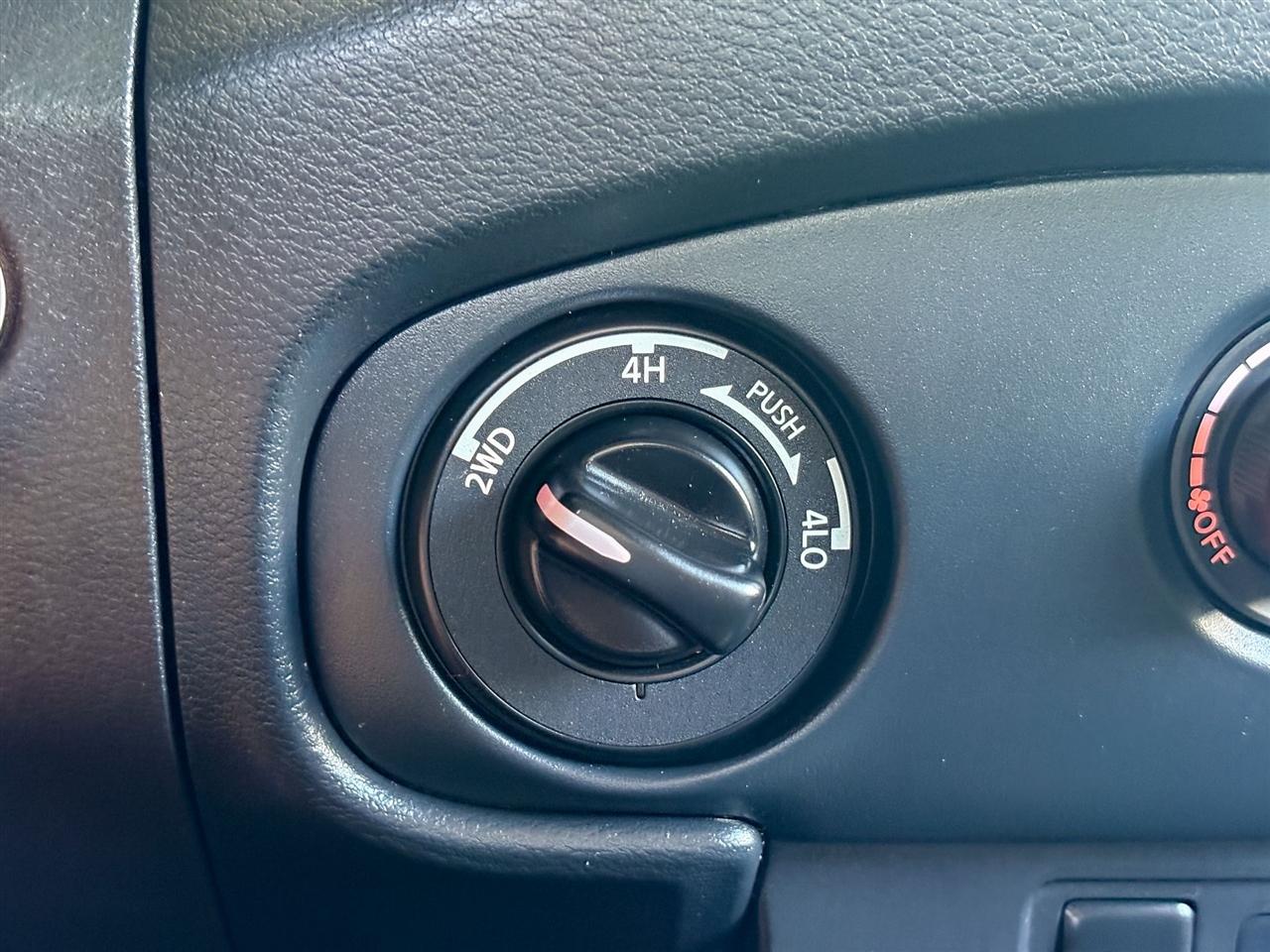 Nissan Frontier SV Crew Cab 4WD 2022