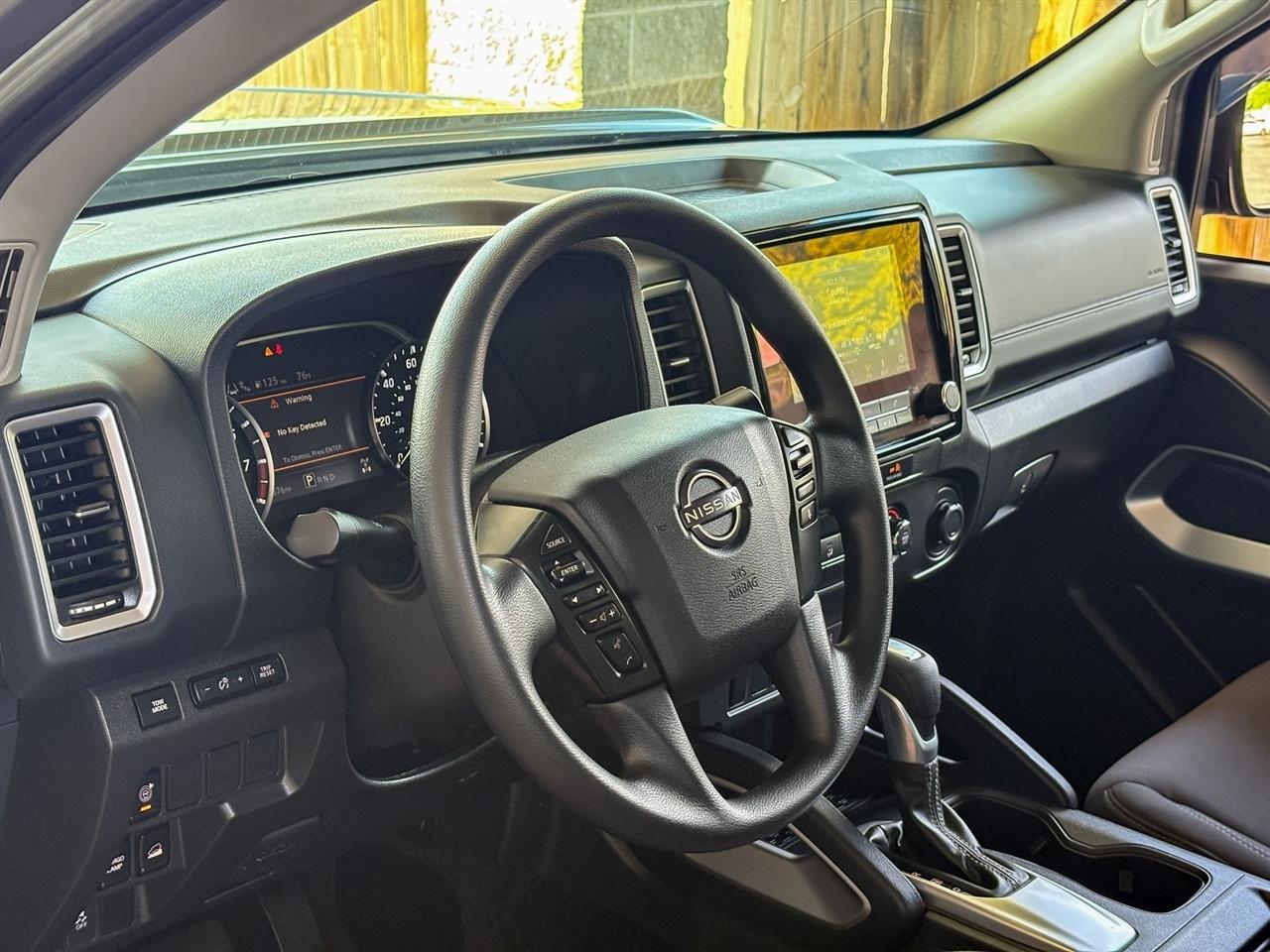 Nissan Frontier SV Crew Cab 4WD 2022