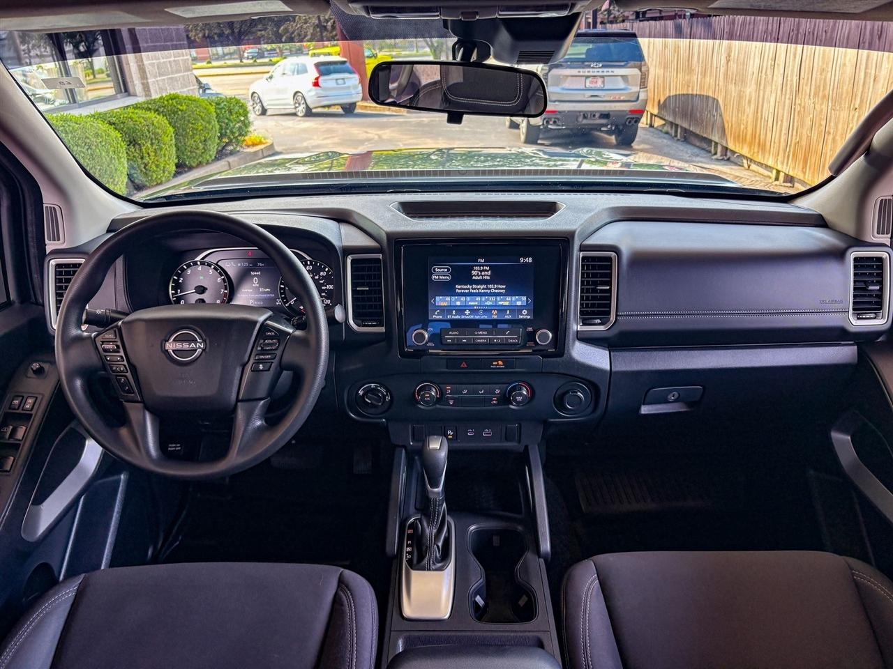 Nissan Frontier SV Crew Cab 4WD 2022