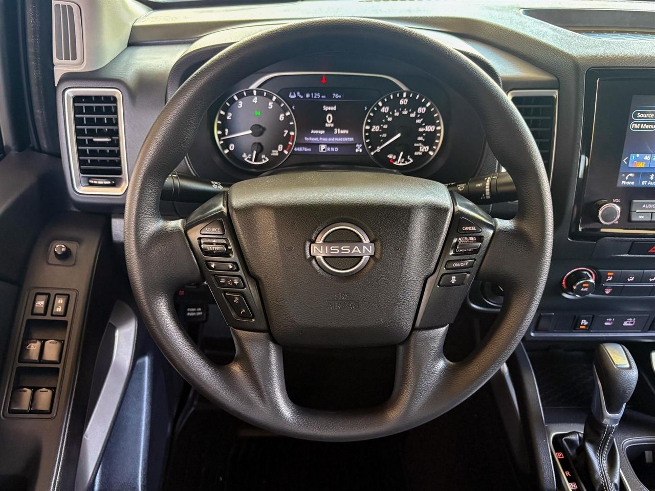 Nissan Frontier SV Crew Cab 4WD 2022