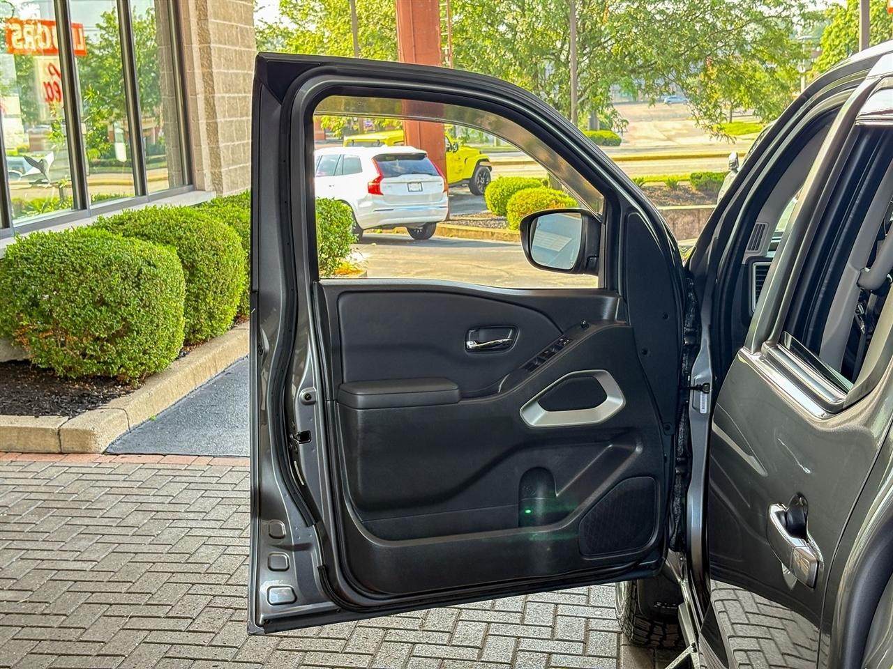 Nissan Frontier SV Crew Cab 4WD 2022
