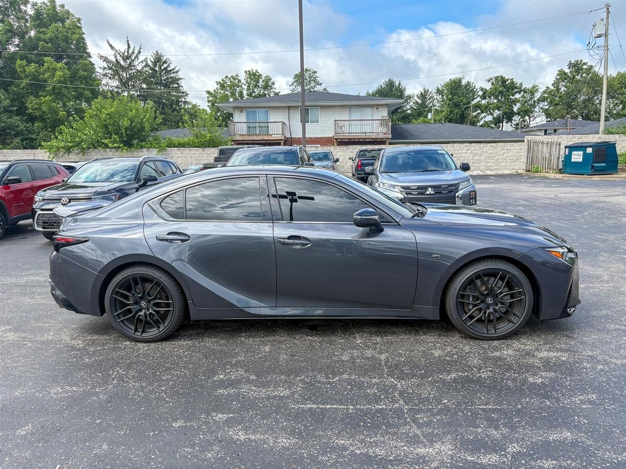 Lexus IS  2023