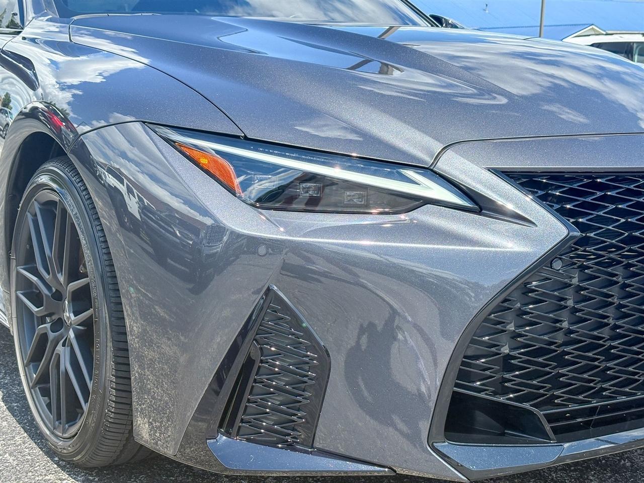 Lexus IS  2023