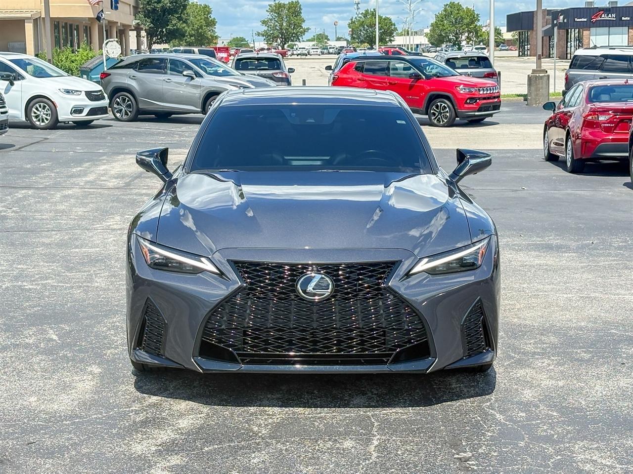 Lexus IS  2023