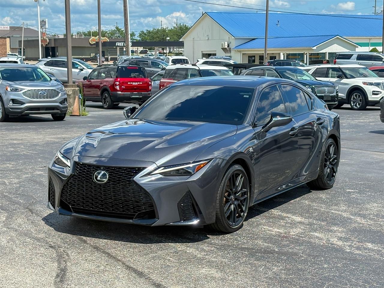Lexus IS  2023