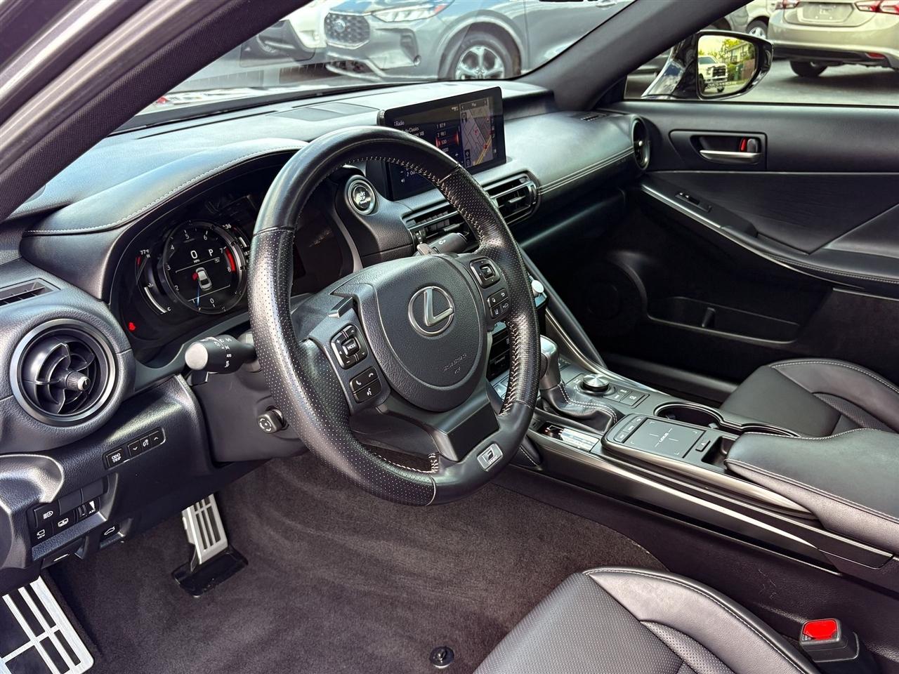 Lexus IS  2023