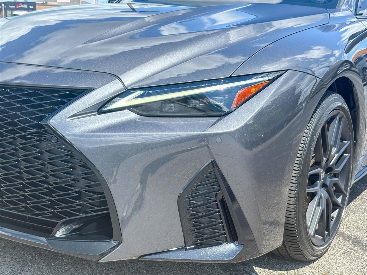 Lexus IS  2023