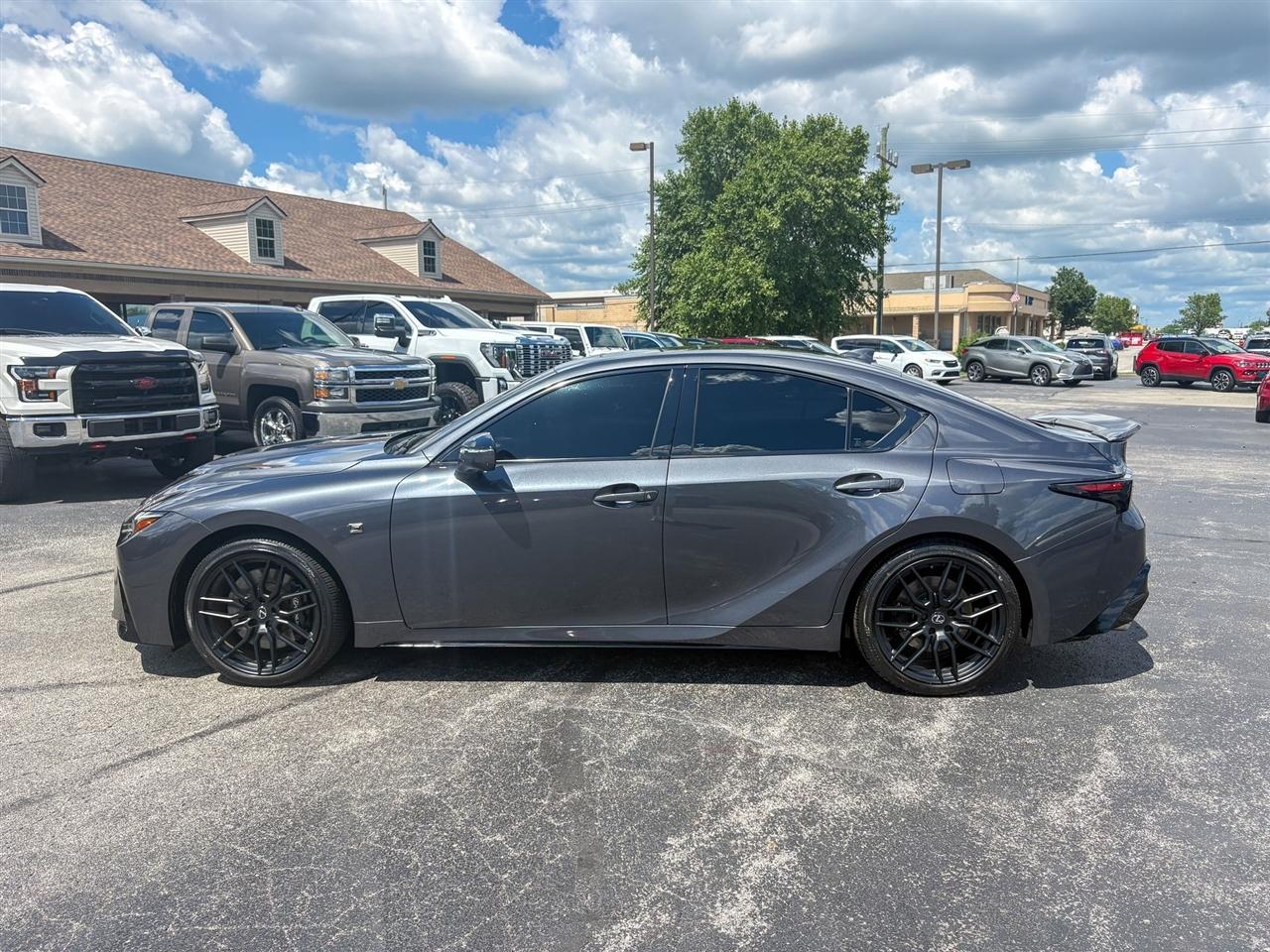 Lexus IS  2023