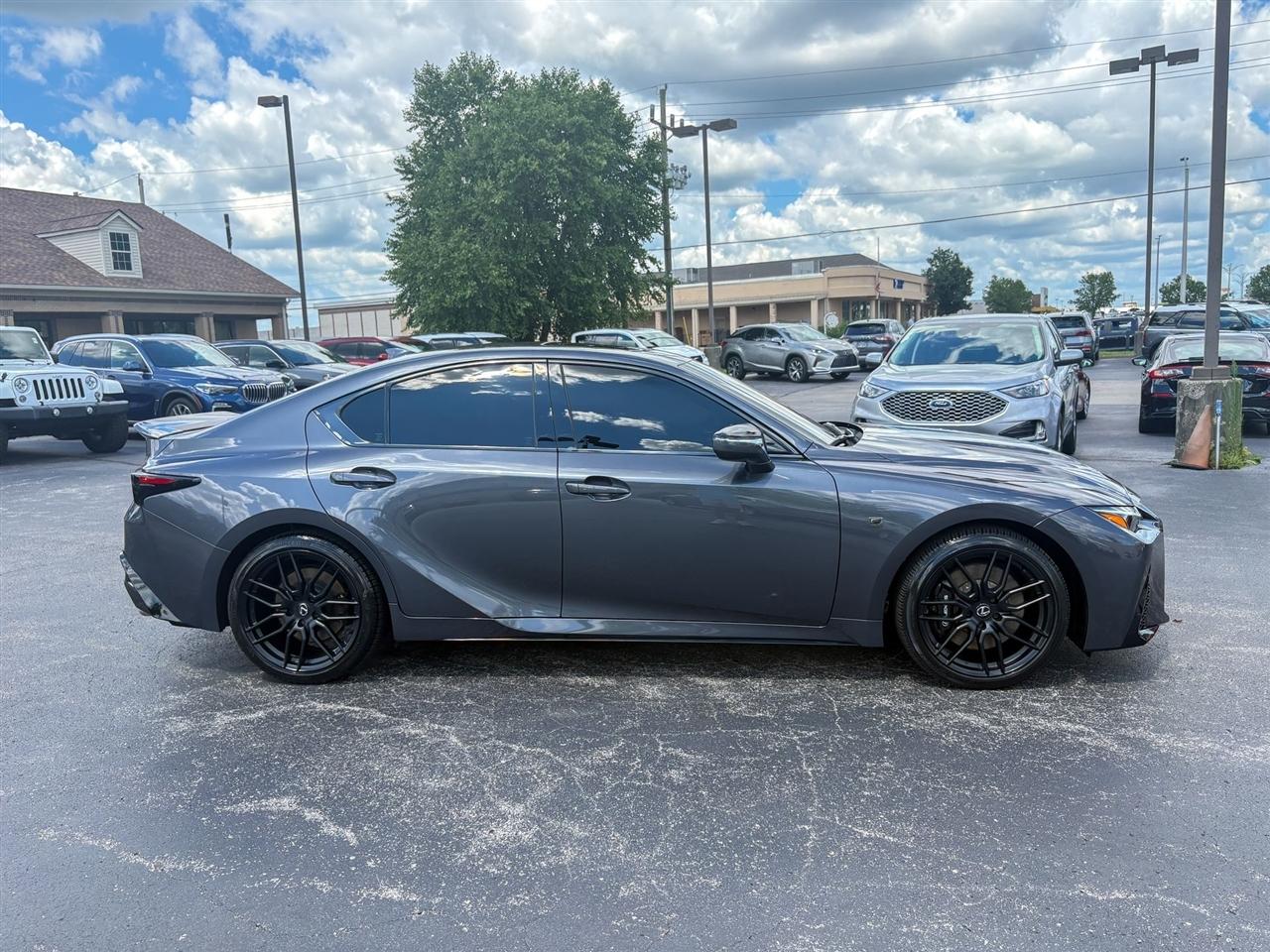 Lexus IS  2023