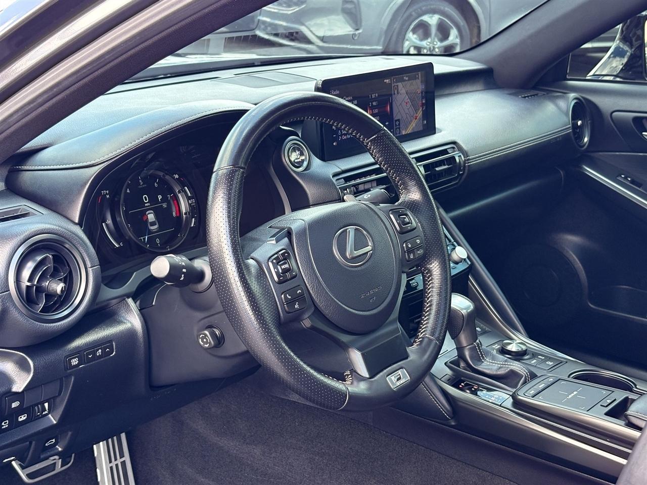 Lexus IS  2023
